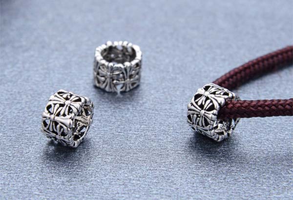 Charm xỏ ngang