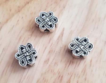 Mẫu charm bạc nút thắt cát tường