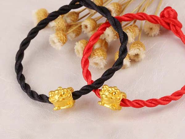 Mẫu charm vàng thiềm thừ
